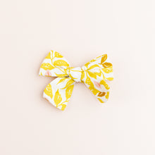 Load image into Gallery viewer, The Sweet Pea Dog Hair Bow
