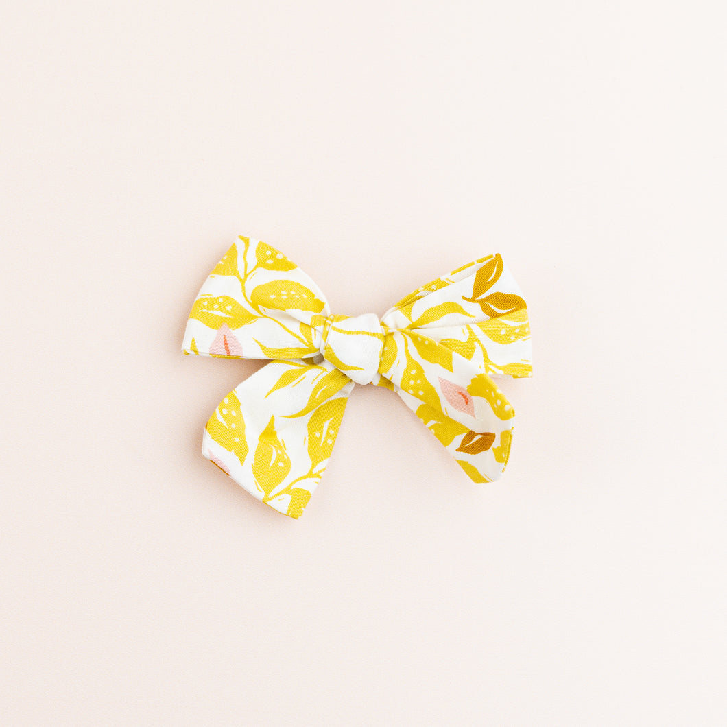 The Sweet Pea Dog Hair Bow